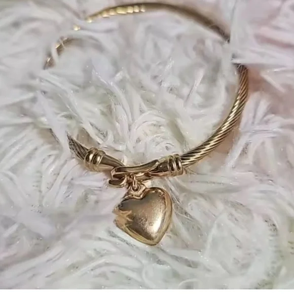 Anthropologie Gold Heart Charm Bracelet - Picture 3 of 6